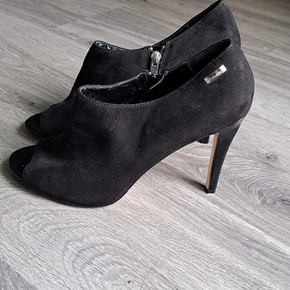 Calvin Klein Women's Black Peep Toe Heel size 9